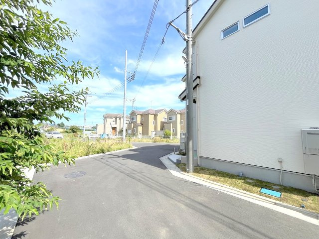 昭島市中神町2丁目新築分譲　全5棟　の前面道路含む現地写真