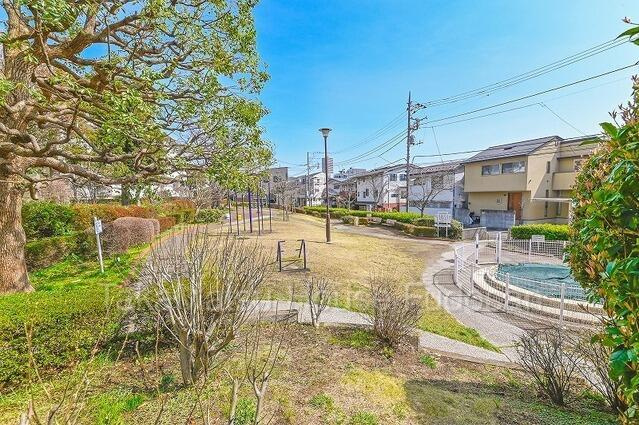 駒沢３丁目　秀邸～利便性と緑豊かな環境～の周辺|弦巻二丁目広場まで285m 