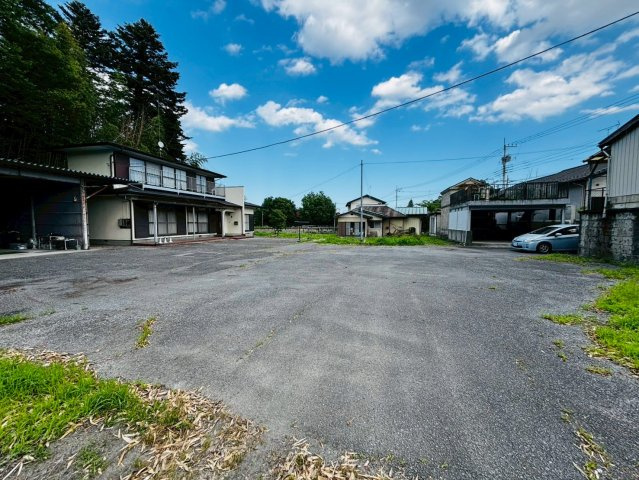 【広大な土地が魅力】　宇都宮市大谷町　中古住宅の駐車場