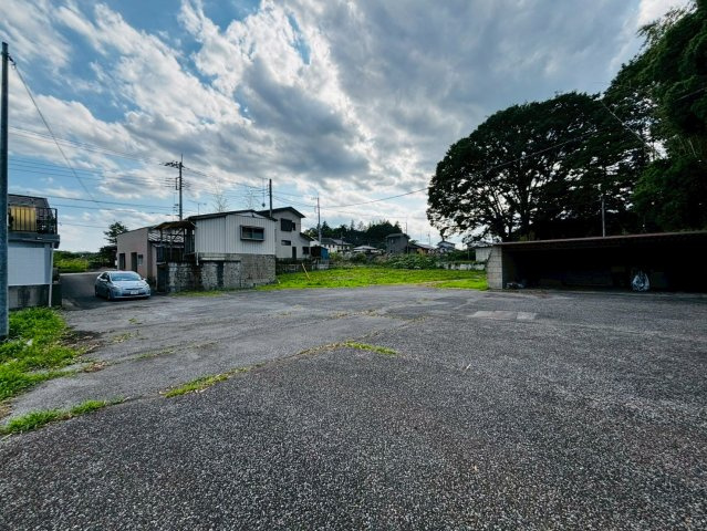 【広大な土地が魅力】　宇都宮市大谷町　中古住宅の駐車場