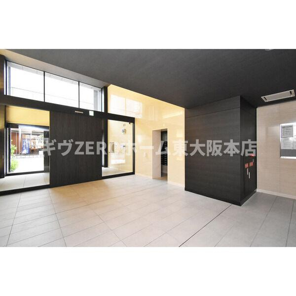 エスリード京橋のロビー