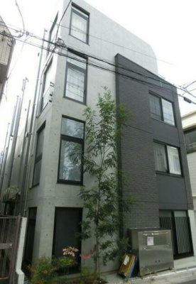 【外観】 | La Perla Ogikubo | 鉄筋コンクリート造のがっちりとした建物。