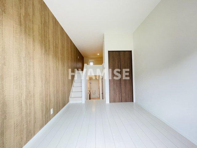 Reverent市布の居間・リビング|※同物件同室タイプの写真でございます※現況を優先します※