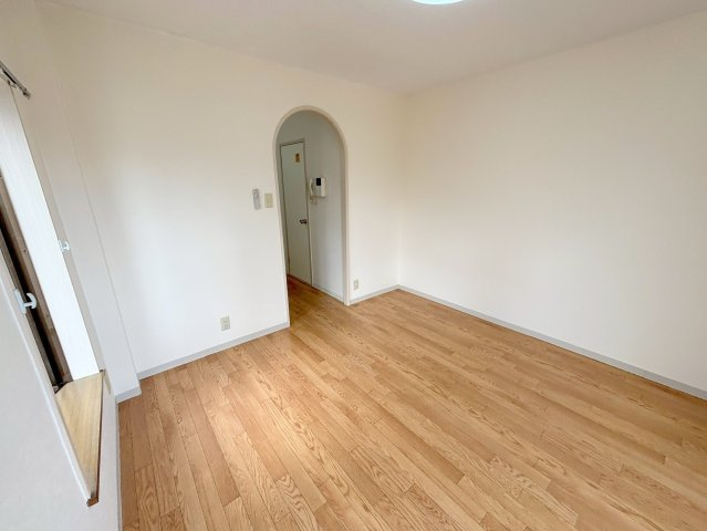 メゾン鳩ヶ瀬の洋室