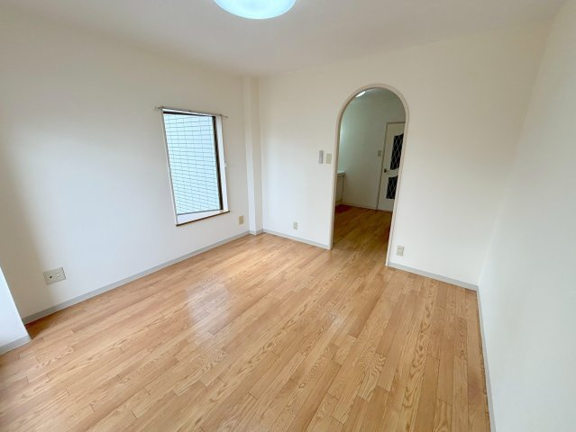 メゾン鳩ヶ瀬の洋室