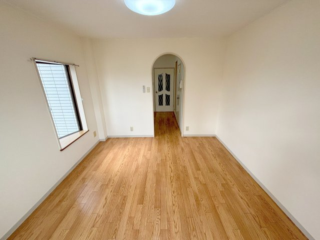 メゾン鳩ヶ瀬の洋室