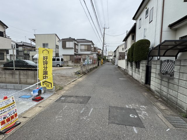 柏市永楽台２丁目新築戸建【第八小学校：2分】の前面道路含む現地写真|南側前面道路