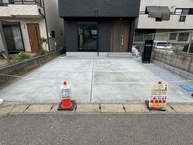 柏市永楽台２丁目新築戸建【第八小学校：2分】の駐車場|駐車スペース・並列２台駐車可