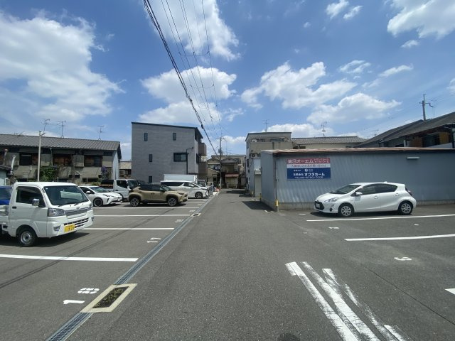 友井１丁目　中古戸建の前面道路含む現地写真|リフォームローンも合わせて住宅ローンに組み込む事ができます！
まずは、ご相談下さいませ！