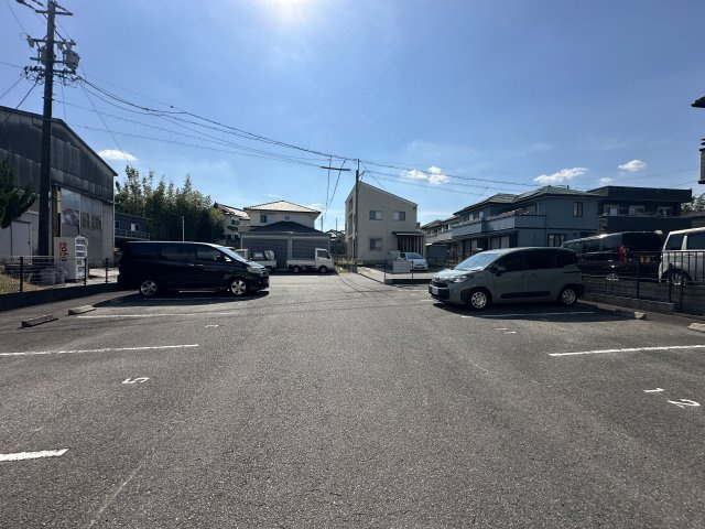 サンフラワー根ノ上の駐車場