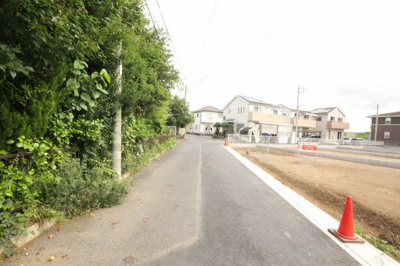 【前面道路含む現地写真】 | 西金野井１５区画ＮＯ,１ | 東側道路（物件から北側方向へ撮影）