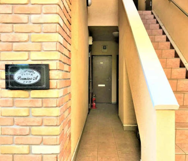 川崎市多摩区西生田３丁目のアパートのエントランス