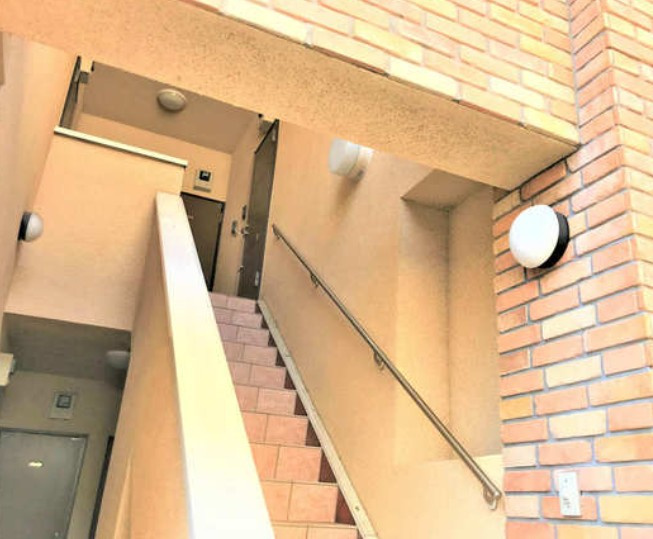 川崎市多摩区西生田３丁目のアパートのロビー