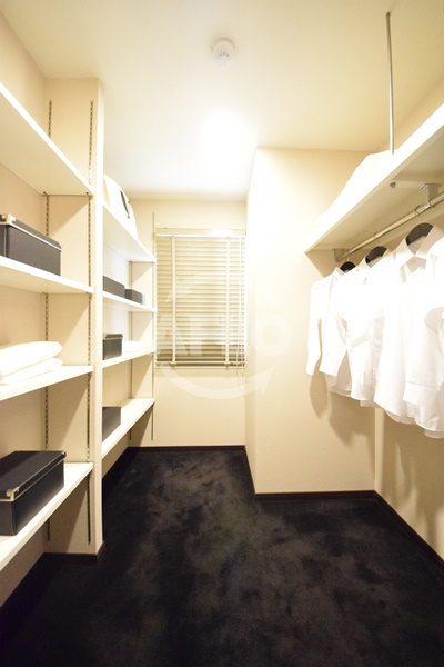セイワパレス玉造の収納|セイワパレス玉造　ウオークインクローゼット