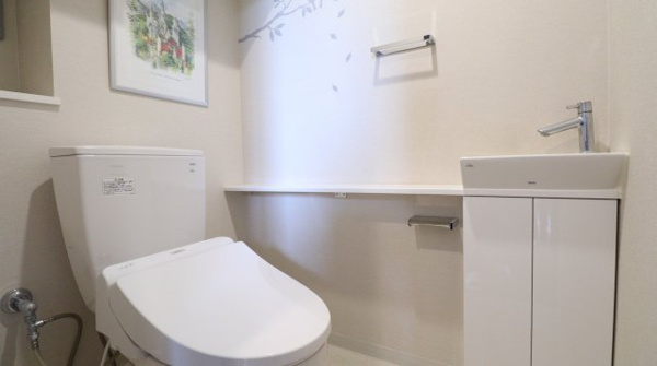 【トイレ】 | 【トイレ】手洗いカウンター付きトイレ！棚もありすっきりとした印象に！