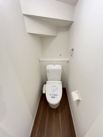 【トイレ】 | 福岡市南区和田2丁目3期　1号棟（全1棟）【仲介手数料無料・0円】 | 現地写真。1階のトイレです。