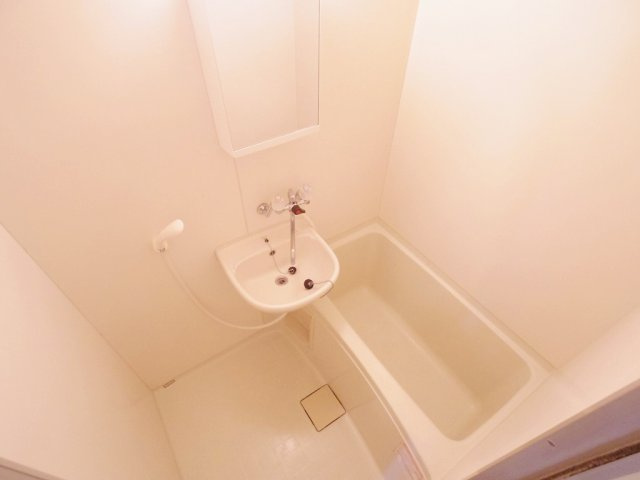 小平市学園西町１丁目のアパートの浴室|同仕様写真