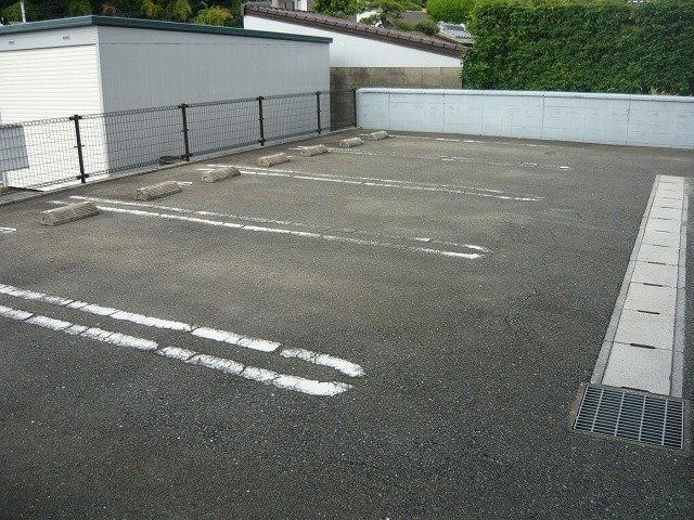グリーンコートⅢ番館の駐車場