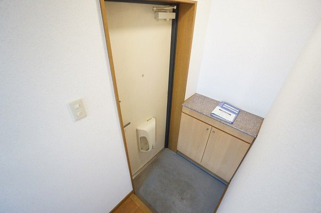 グリーンコートⅢ番館の玄関