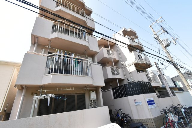 甲子園口ハイムの外観