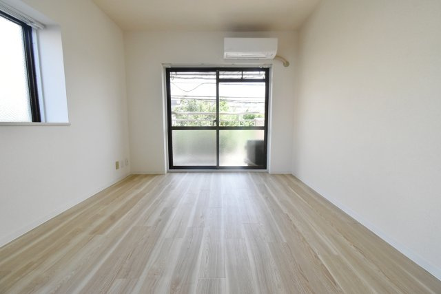 甲子園口ハイムの居間・リビング