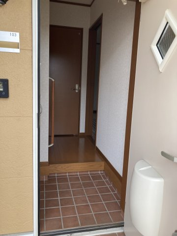 【賃貸アパート】ブローテの玄関