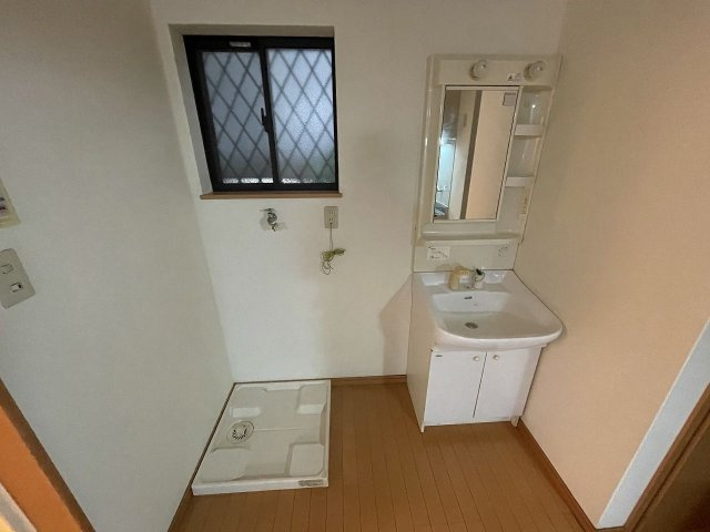 リビング室見の洗面所