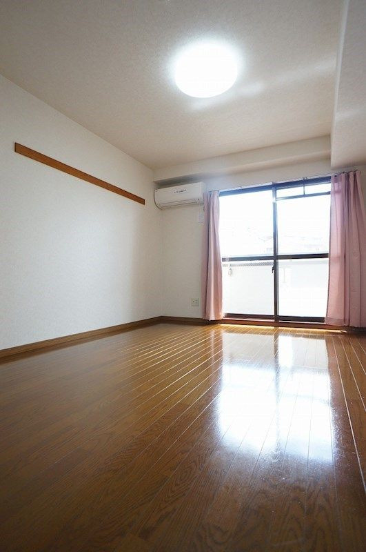 ボナージュ室見の居間・リビング