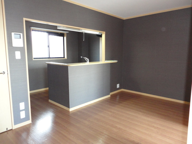 グランヴィレッジＫの居間・リビング|おしゃれな壁紙のリビング