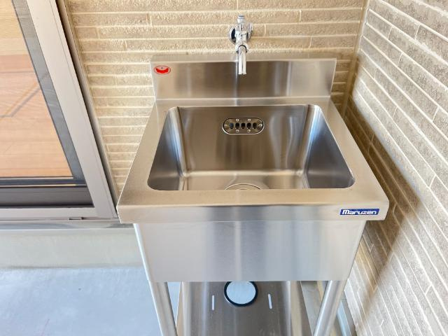 Ｇ・シエルクレールのその他|ガレージ内　水洗場