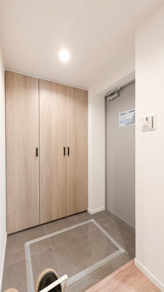 グランシーナ東寺尾の玄関|収納豊富な玄関です。
ゆったりとした空間です！