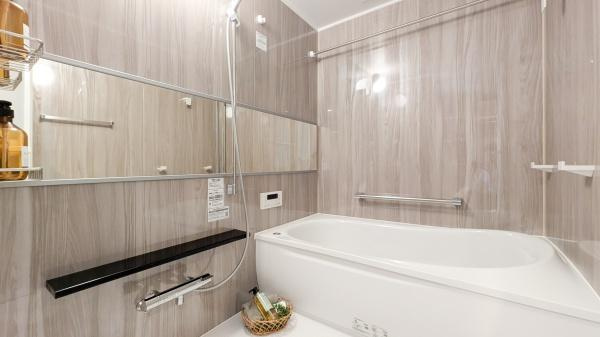 グランシーナ東寺尾の浴室|こちらのバスルームで一日の疲れをいやして下さい！
もちろん、浴室乾燥機付きです！