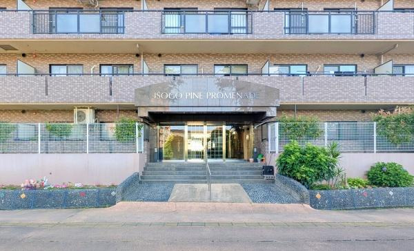 横浜市磯子区磯子３丁目の中古マンションのエントランス|エントランスにはオートロックがついており、防犯面も安心！
清掃も行き届いています
