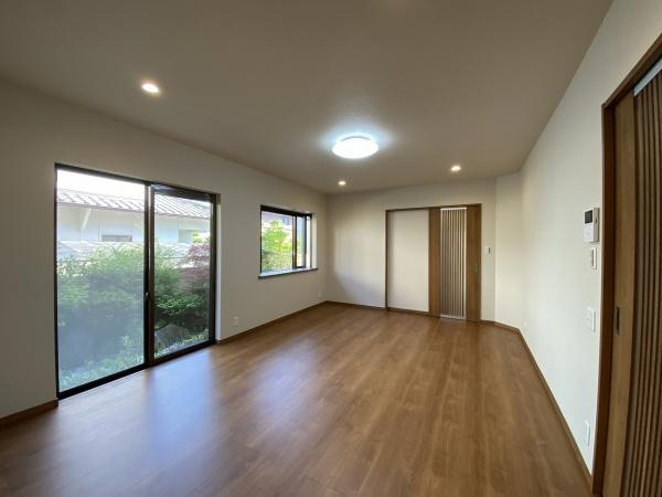 【居間・リビング】 | 西区美賀多台5丁目　中古戸建