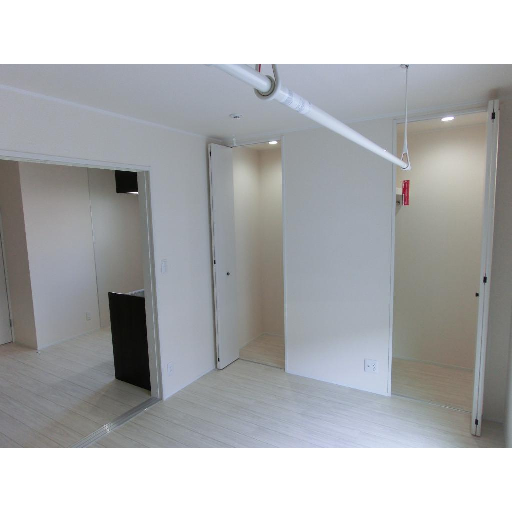 チッタ・デ・国府の居間・リビング|洋室