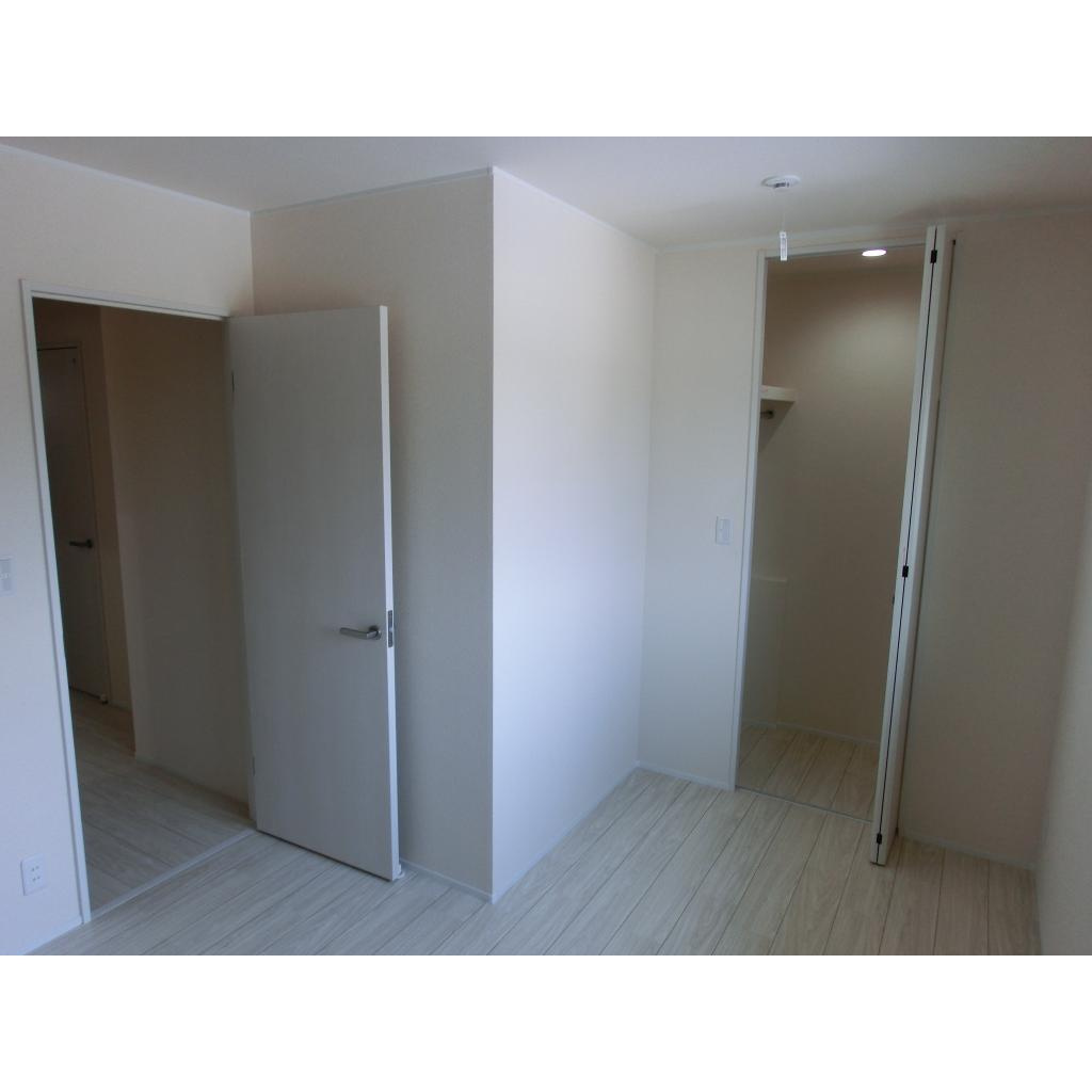 チッタ・デ・国府の居間・リビング|洋室