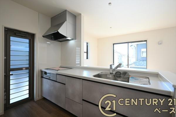 リーブルガーデン萩の台 ２号棟 ／新築一戸建のキッチン|■現地撮影写真■家族とのコミュニケーションがとりやすい人気のカウンターキッチン！