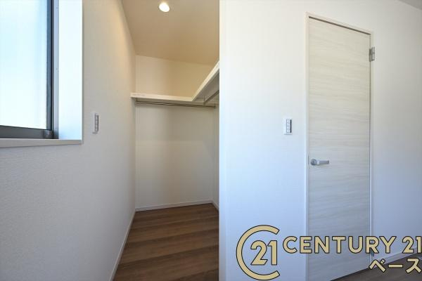 リーブルガーデン萩の台 ２号棟 ／新築一戸建の収納|■現地撮影写真■広々としたＷＩＣを完備！大きな荷物も楽々収納！■
