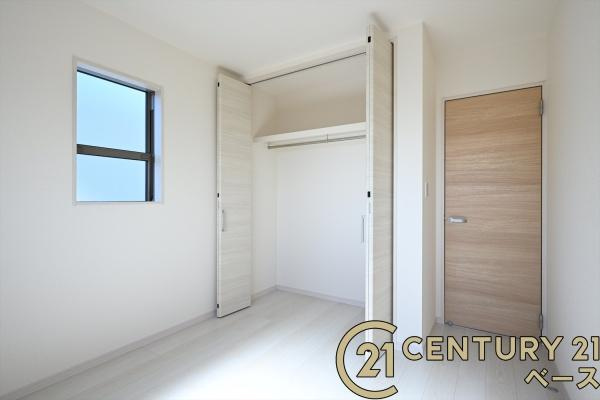 リーブルガーデン萩の台 ３号棟 ／新築一戸建の収納|■現地撮影写真■キッチン横のパントリー収納完備！