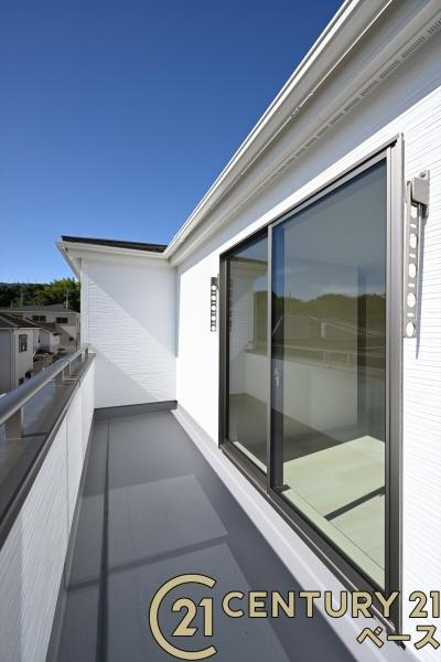 リーブルガーデン萩の台 ３号棟 ／新築一戸建のバルコニー|■現地撮影写真■日当たりのよい広々としたバルコニー！