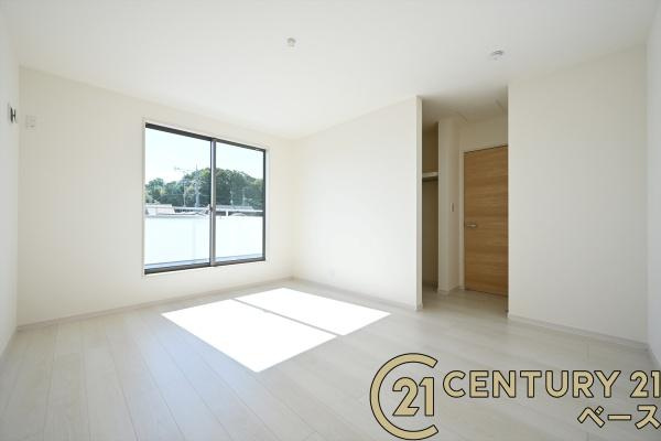 リーブルガーデン萩の台 ３号棟 ／新築一戸建の洋室|■現地撮影写真■明るい雰囲気の洋室です！