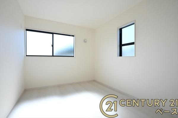 リーブルガーデン萩の台 ４号棟 ／新築一戸建の洋室|■現地撮影写真■明るい雰囲気の洋室です！