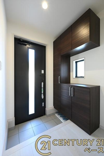 リーブルガーデン萩の台 ４号棟 ／新築一戸建の玄関|■現地撮影写真■すっきりとした明るい玄関が家族やお客様を迎えてくれます！