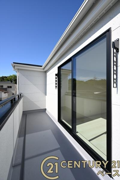 リーブルガーデン萩の台 ４号棟 ／新築一戸建のバルコニー|■現地撮影写真■日当たりのよい広々としたバルコニー！