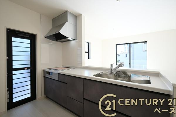 リーブルガーデン萩の台 ４号棟 ／新築一戸建のキッチン|■現地撮影写真■家族とのコミュニケーションがとりやすい人気のカウンターキッチン！