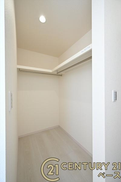 リーブルガーデン萩の台 ４号棟 ／新築一戸建の収納|■現地撮影写真■広々としたＷＩＣを完備！大きな荷物も楽々収納！■