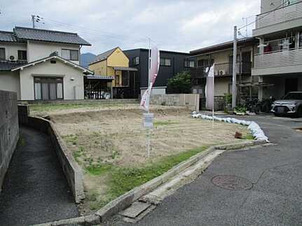 広島市佐伯区五日市中央2丁目　土地の前面道路含む現地写真