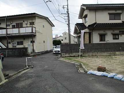 広島市佐伯区五日市中央2丁目　土地の前面道路含む現地写真