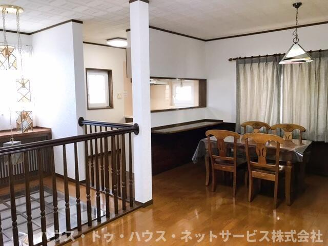 立花戸建ての居間・リビング