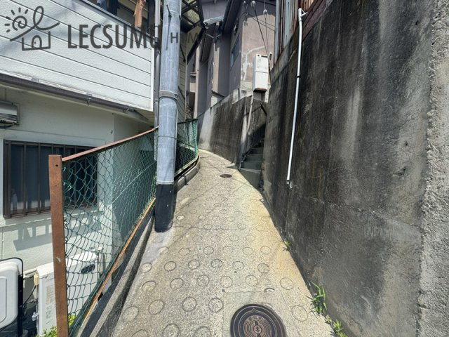 姫路市家島町真浦/中古戸建の前面道路含む現地写真